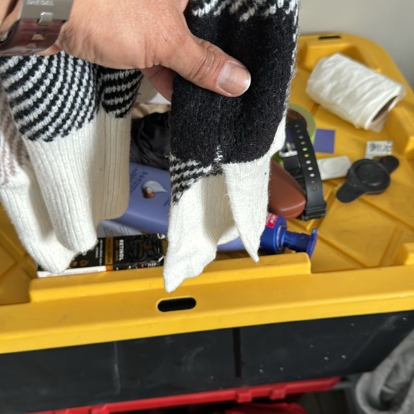 It’s time for pass this lovely clothes - Picture 3 of 4